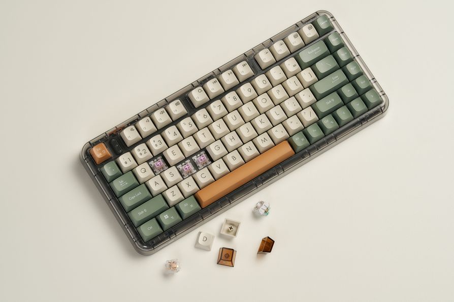 ASUS Jelly75機械鍵盤具備熱插拔設計，可依個人偏好更換機械鍵軸。